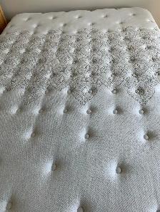 mattress and boxspring - Photo 4