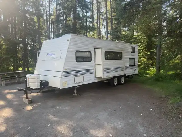 2005 THOR WANDERER GLIDE LITE CAMPER/BUNKS