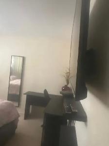 All inclusive master bedroom rm in Holyrood @775/month or 350/wk - Photo 3