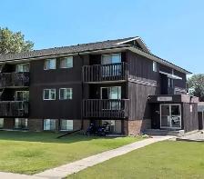 Cozy, Pet-Friendly Ground Floor Living on Michener Hill!