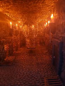 Miniature Dungeon Hand Crafted with Lighting - Photo 6