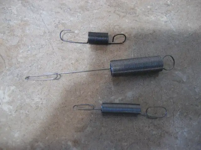 3 New Briggs governor springs, 691859, 692211 and 698719
