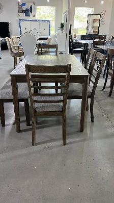 Create a warm and inviting dining space with the light brown - Photo 4
