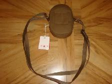 'Lululemon' Team Canada crossbody bag, with carrying strap - Photo 2