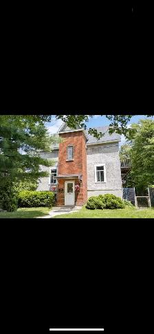 5 1/2 à louer - Haut de duplex à Cartierville
