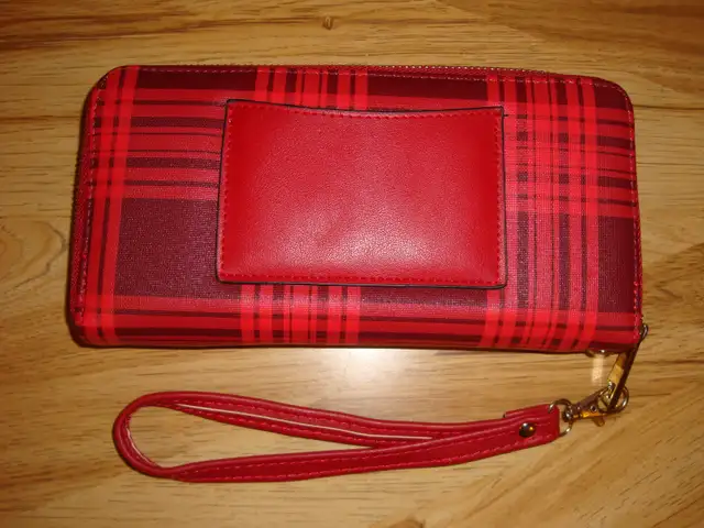 Girls wallet with carry strap