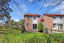 4 BED, 2 BATH TOWNHOUSE FOR RENT IN SCARBOROUGH, ON - Photo 11