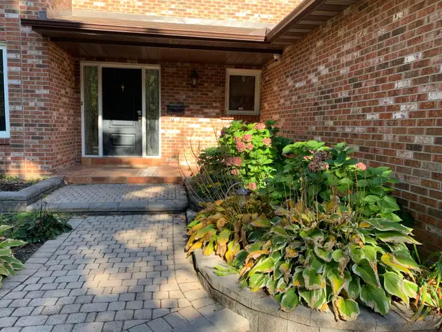 1m  to UTM room for rent to female student w/ private bathroom