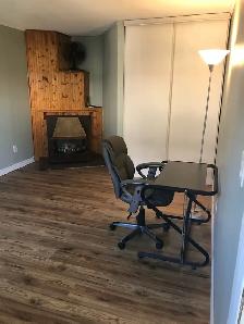 Room with bathroom available for working professionals !