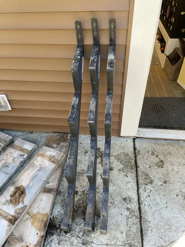 Metal stair stringers