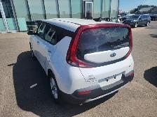 2020 Kia Soul EX Local Trade, Rear Camera, Heated Seats, Apple C - Photo 6