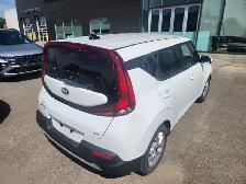2020 Kia Soul EX Local Trade, Rear Camera, Heated Seats, Apple C - Photo 7