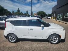 2020 Kia Soul EX Local Trade, Rear Camera, Heated Seats, Apple C - Photo 8