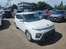 2020 Kia Soul EX Local Trade, Rear Camera, Heated Seats, Apple C - Photo 9