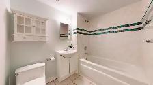 NORTH YORK BAYVIEW YORKMILLS  HOUSE 3 ROOM  2 BATH   PARKING - Photo 4