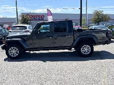 2023 Jeep Gladiator - Photo 2