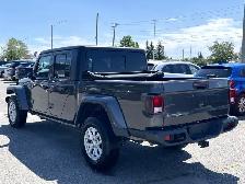 2023 Jeep Gladiator - Photo 3