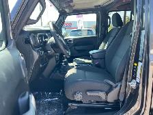2023 Jeep Gladiator - Photo 13