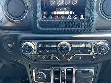 2023 Jeep Gladiator - Photo 25