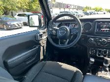 2023 Jeep Gladiator - Photo 28