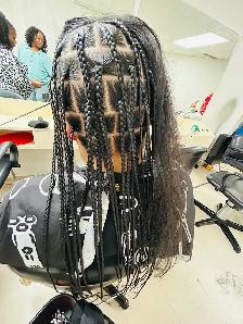 We are hiring! Braider,Loctician, salon assistant - Photo 2