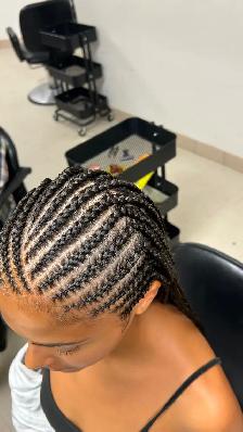 We are hiring! Braider,Loctician, salon assistant - Photo 9
