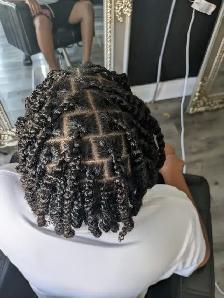 We are hiring! Braider,Loctician, salon assistant - Photo 12
