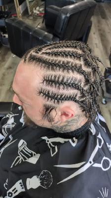 We are hiring! Braider,Loctician, salon assistant - Photo 14
