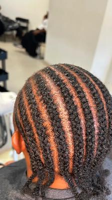We are hiring! Braider,Loctician, salon assistant - Photo 15