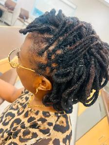 We are hiring! Braider,Loctician, salon assistant - Photo 18