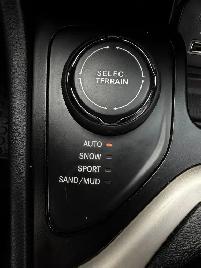 2015 Jeep Cherokee Latitude 4dr SUV 4WD (2.4L 4cyl 9A) - Photo 16