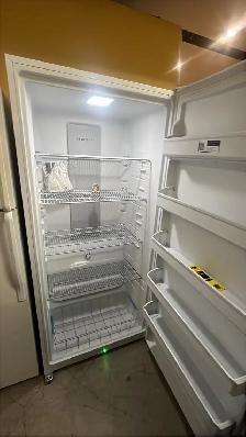 Frigidaire New Upright Freezer 22 ft.³ New price $1.299 - Photo 5