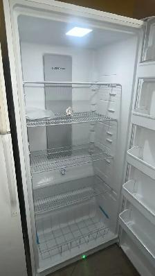 Frigidaire New Upright Freezer 22 ft.³ New price $1.299 - Photo 2