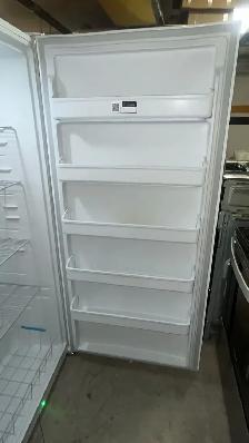 Frigidaire New Upright Freezer 22 ft.³ New price $1.299 - Photo 3