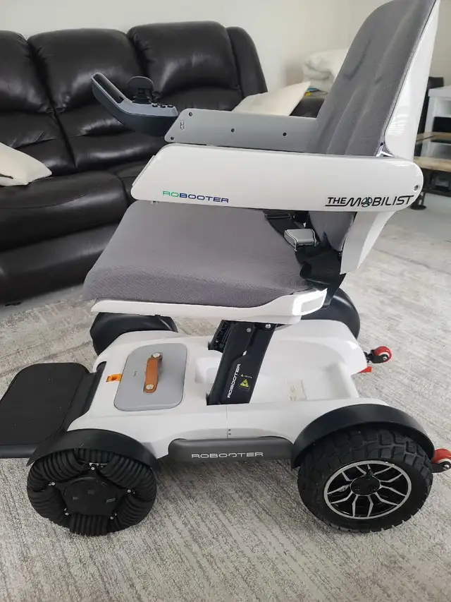 Robooter E40 Power Wheelchair