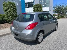 2010 Nissan Versa 5dr HB I4 Auto 1.8 S - Photo 3