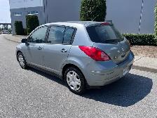 2010 Nissan Versa 5dr HB I4 Auto 1.8 S - Photo 4
