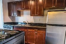 Buckingham Manor - Bachelor available at 967 Collinson Street, V - Photo 2