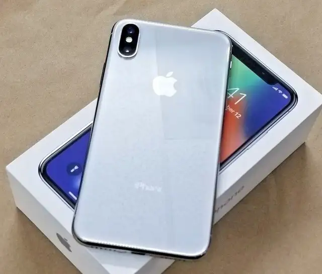 Apple iPhone X & iPhone SE 2 – Open Box