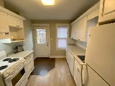 Comfortable & Cozy 2 Bedroom Semi-Detached Home - Photo 6