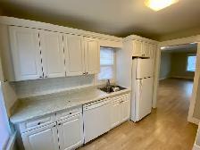 Comfortable & Cozy 2 Bedroom Semi-Detached Home - Photo 7