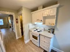 Comfortable & Cozy 2 Bedroom Semi-Detached Home - Photo 9