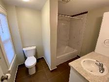 Comfortable & Cozy 2 Bedroom Semi-Detached Home - Photo 15