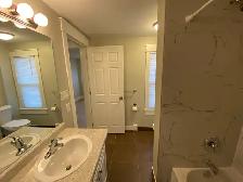 Comfortable & Cozy 2 Bedroom Semi-Detached Home - Photo 17