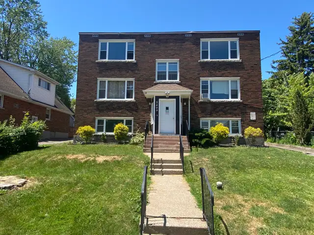 2 Bedroom Apartment Just Steps from the Niagara River!