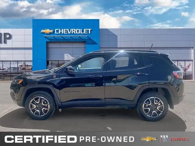 2025 Jeep Compass Trailhawk 4X4 | Leather | Sunroof | Nav