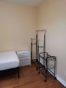 Single bedroom near York University in NY rent to Female only - Photo 10