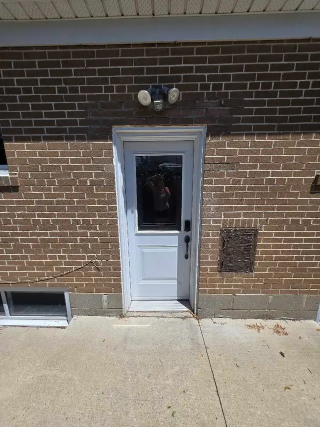 BRAMPTON 2 BEDROOM LOWER-LEVEL HOME AVAIL AUG 1