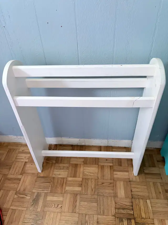 White blanket stand