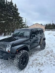 2012 jeep wrangler Sahara four-door - Photo 4